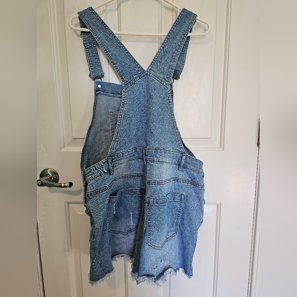 VENUS Light Blue Denim Overall Shorts Distressed Design Women's Sz 12 - Picture 7 of 10